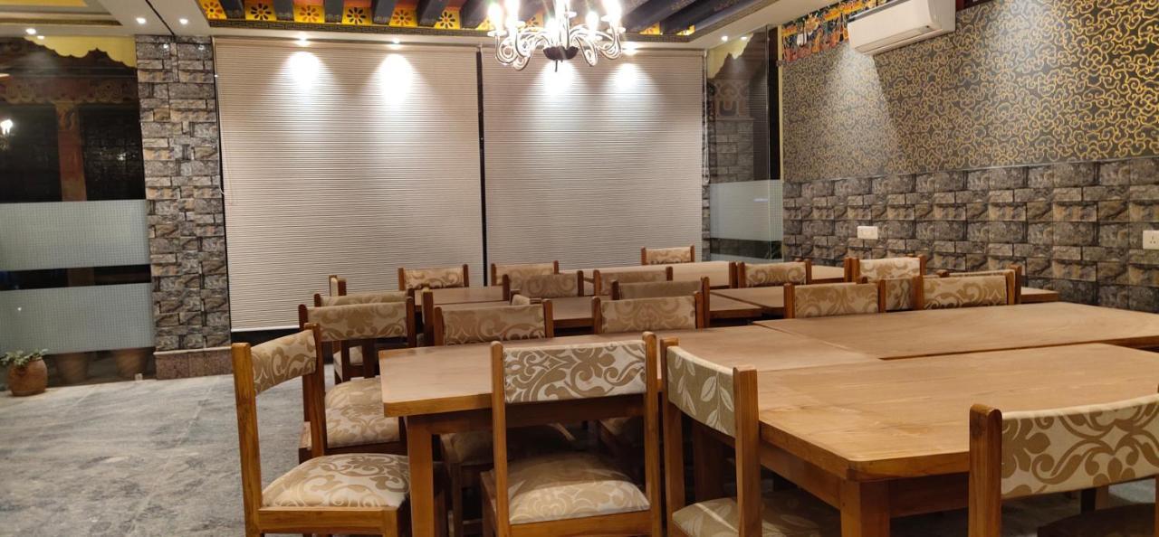 White Dragon Hotel Punakʽa Zewnętrze zdjęcie